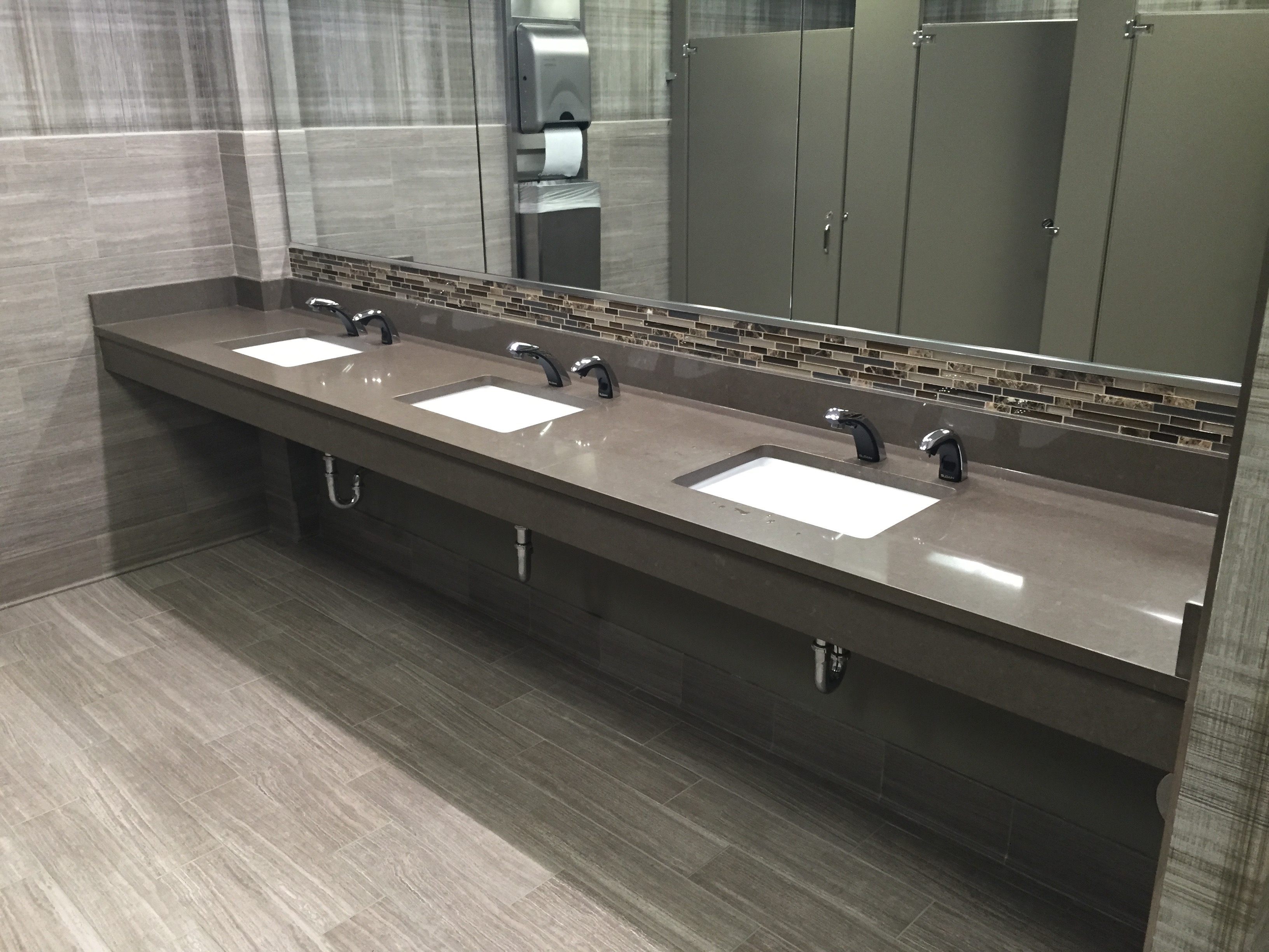 Commercial Quartz Bathroom Countertop 